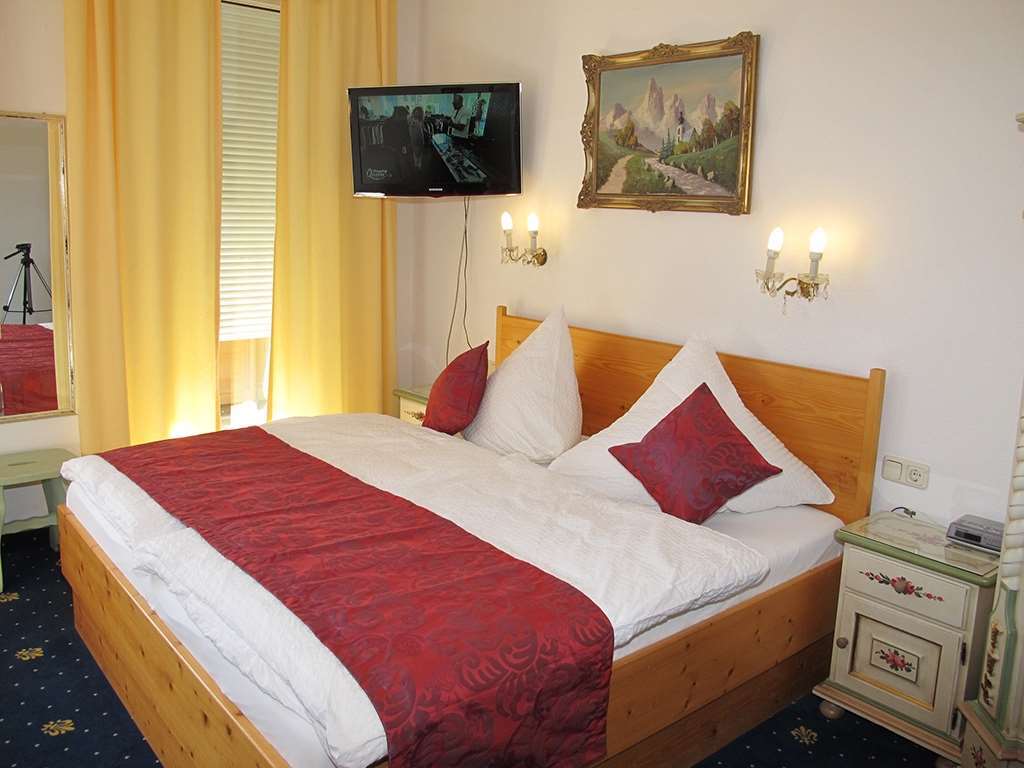 Hotel Garni Almenrausch Und Edelweiss Garmisch-Partenkirchen Room photo