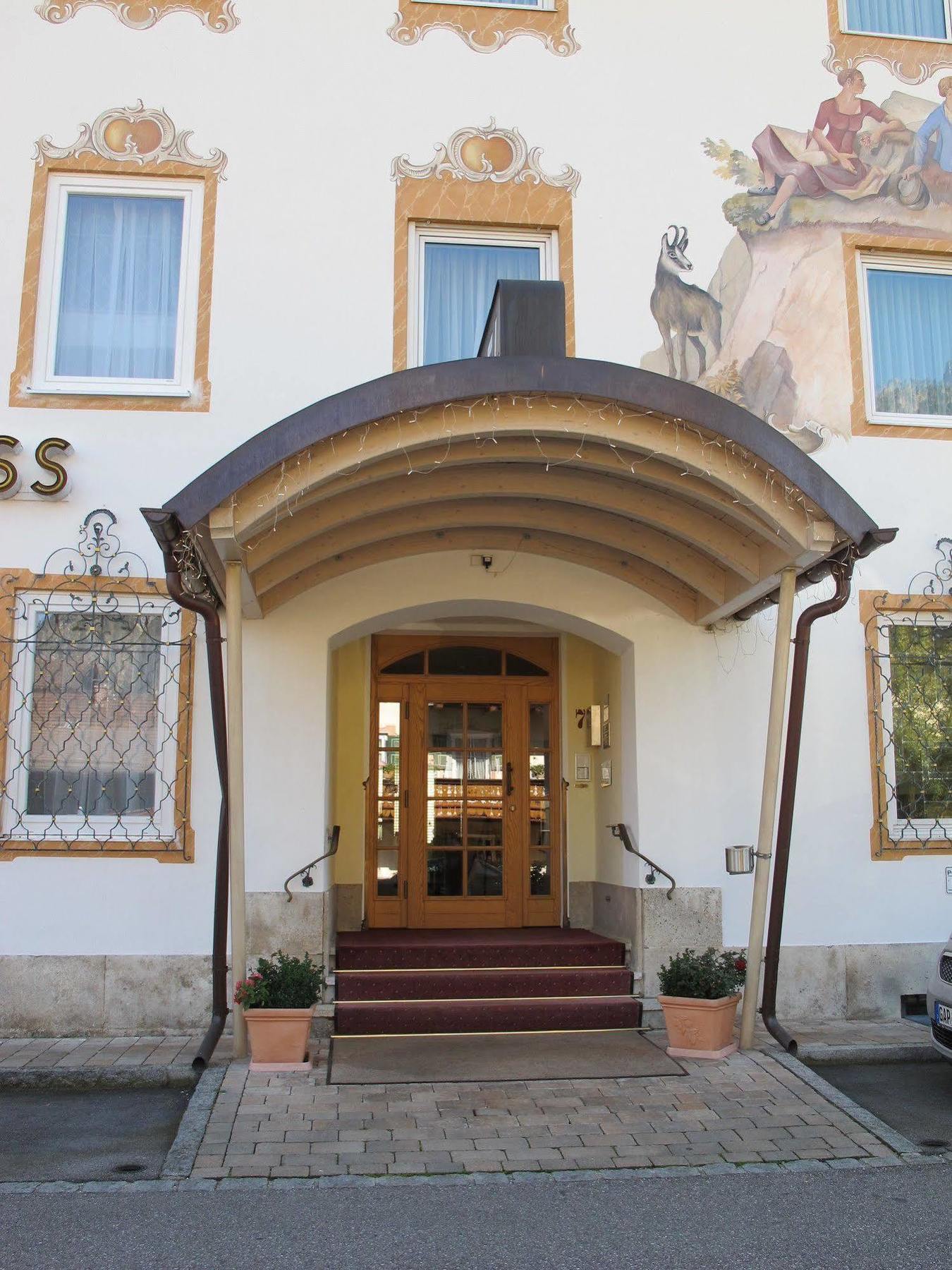 Hotel Garni Almenrausch Und Edelweiss Garmisch-Partenkirchen Exterior photo