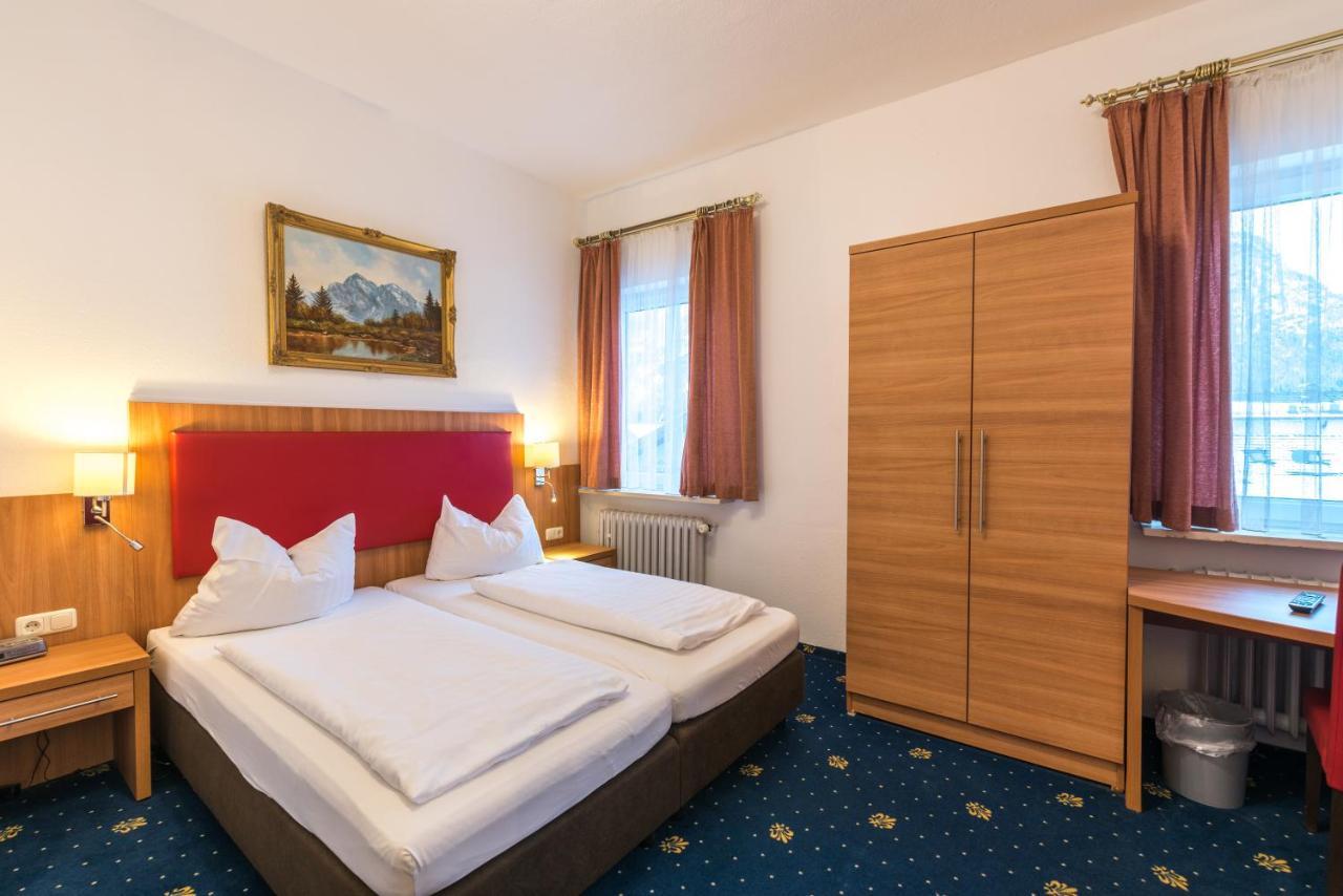 Hotel Garni Almenrausch Und Edelweiss Garmisch-Partenkirchen Exterior photo