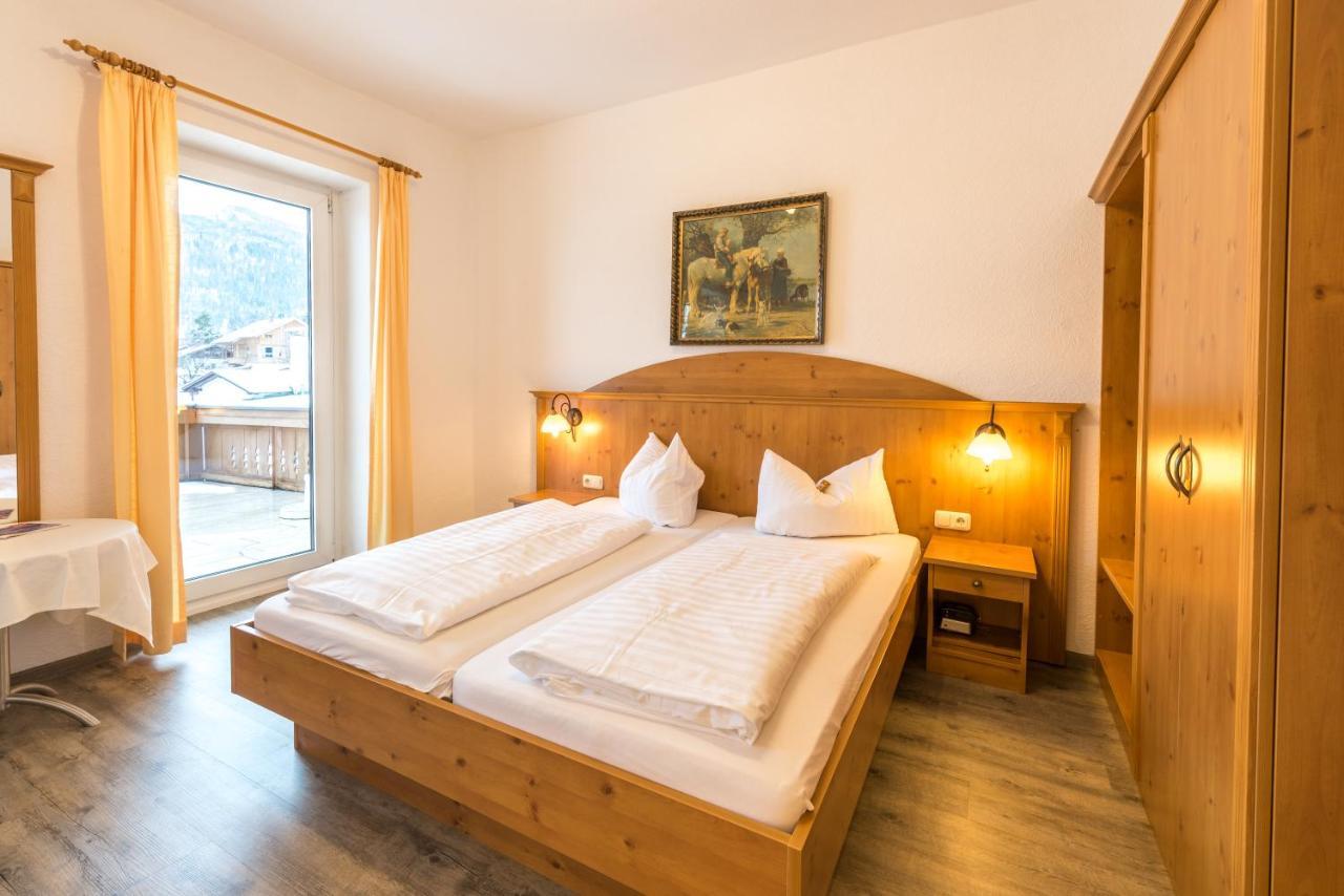 Hotel Garni Almenrausch Und Edelweiss Garmisch-Partenkirchen Exterior photo